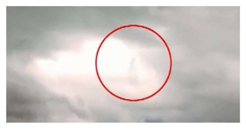 Տեսանյութ. Տղամարդուն հաջողվել է նկարահանել ամպերի միջով քայլող մարդուն. մարդիկ կարծում են, որ դա Աստծո որդին է